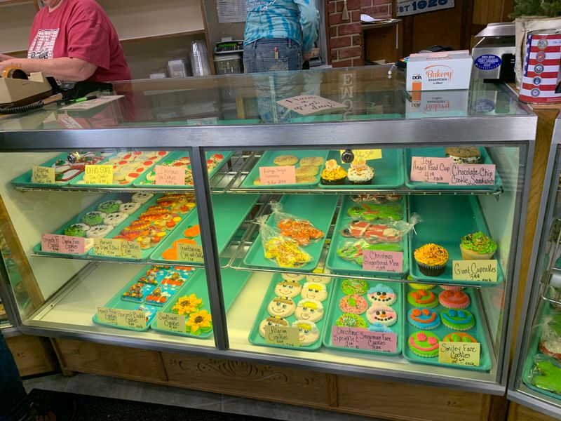 Tea Cookies and Pepperoni Rolls Show Range