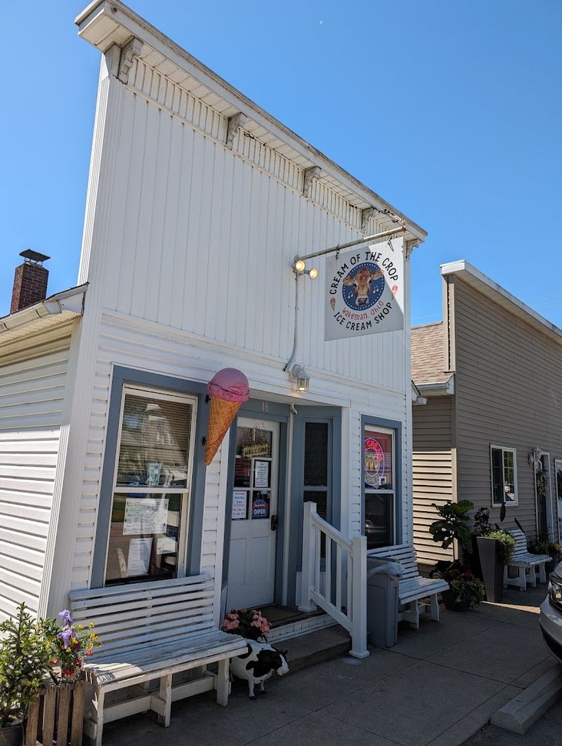 Cream of the Crop Ice Cream Shop, Wakeman