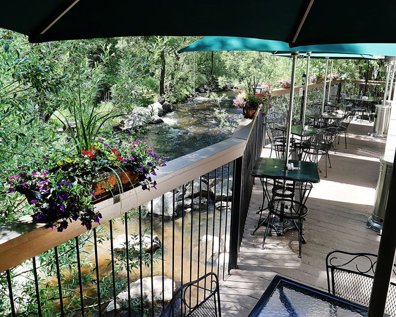 Creekside Cellars Winery & Cafe, Evergreen