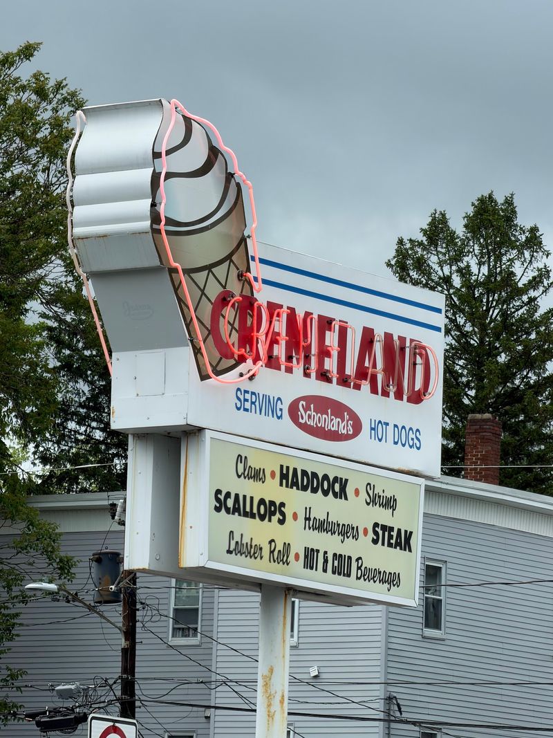 Cremeland Drive In