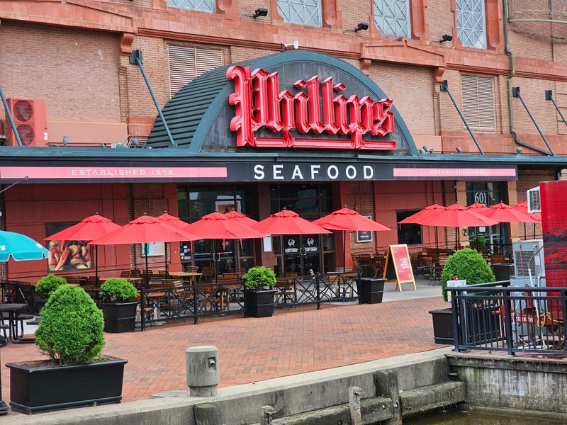 Phillips Seafood - 601 E Pratt St, Baltimore