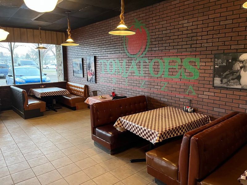 Tomatoes APIZZA (Farmington area)