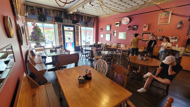 Cristaudo's Cafe & Bakery