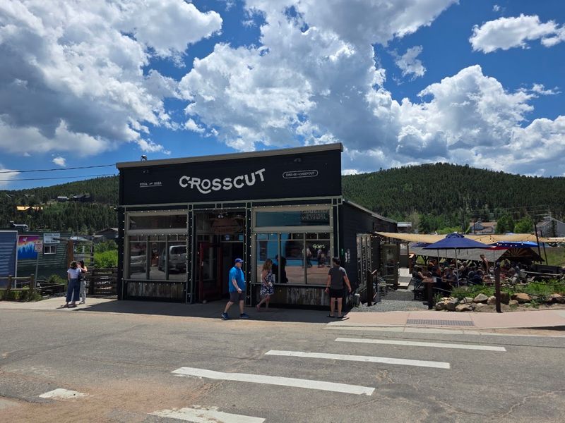 Crosscut Pizzeria & Taphouse, Nederland