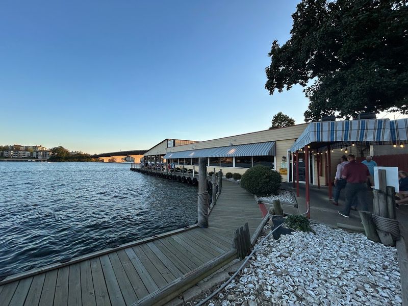 A Waterfront Feast That Delivers Big