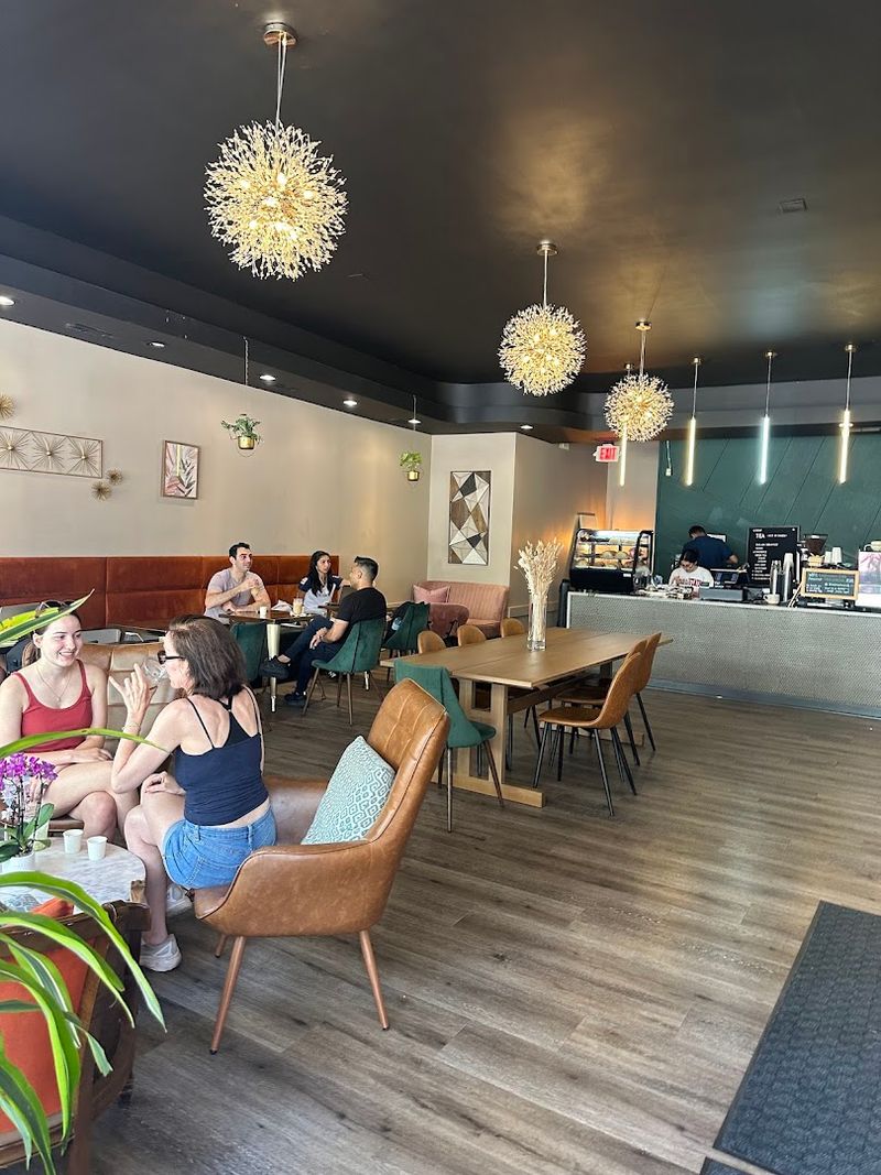 Complimentary Cafe, Skokie