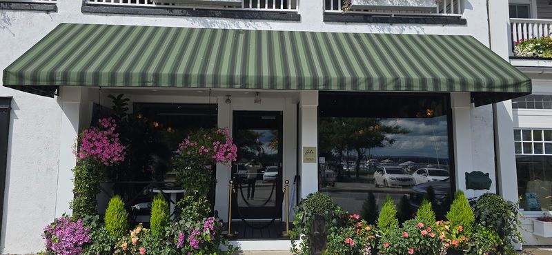 Jolie By The Bay, Harbor Springs