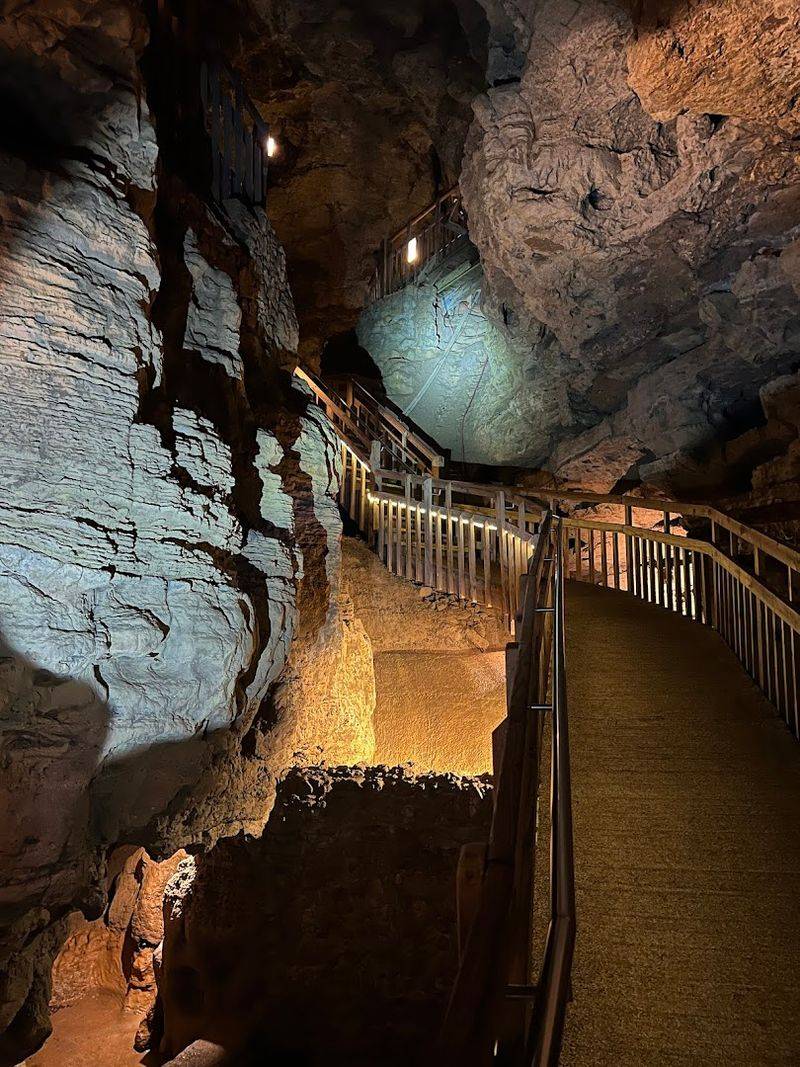 Crystal Cave, Spring Valley