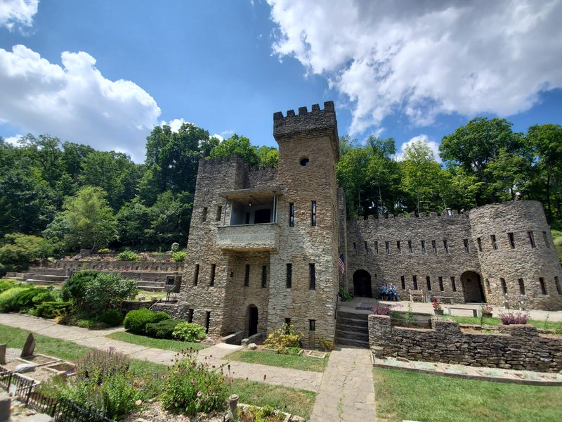 Loveland Castle (Chateau Laroche) – A DIY Medieval Fortress