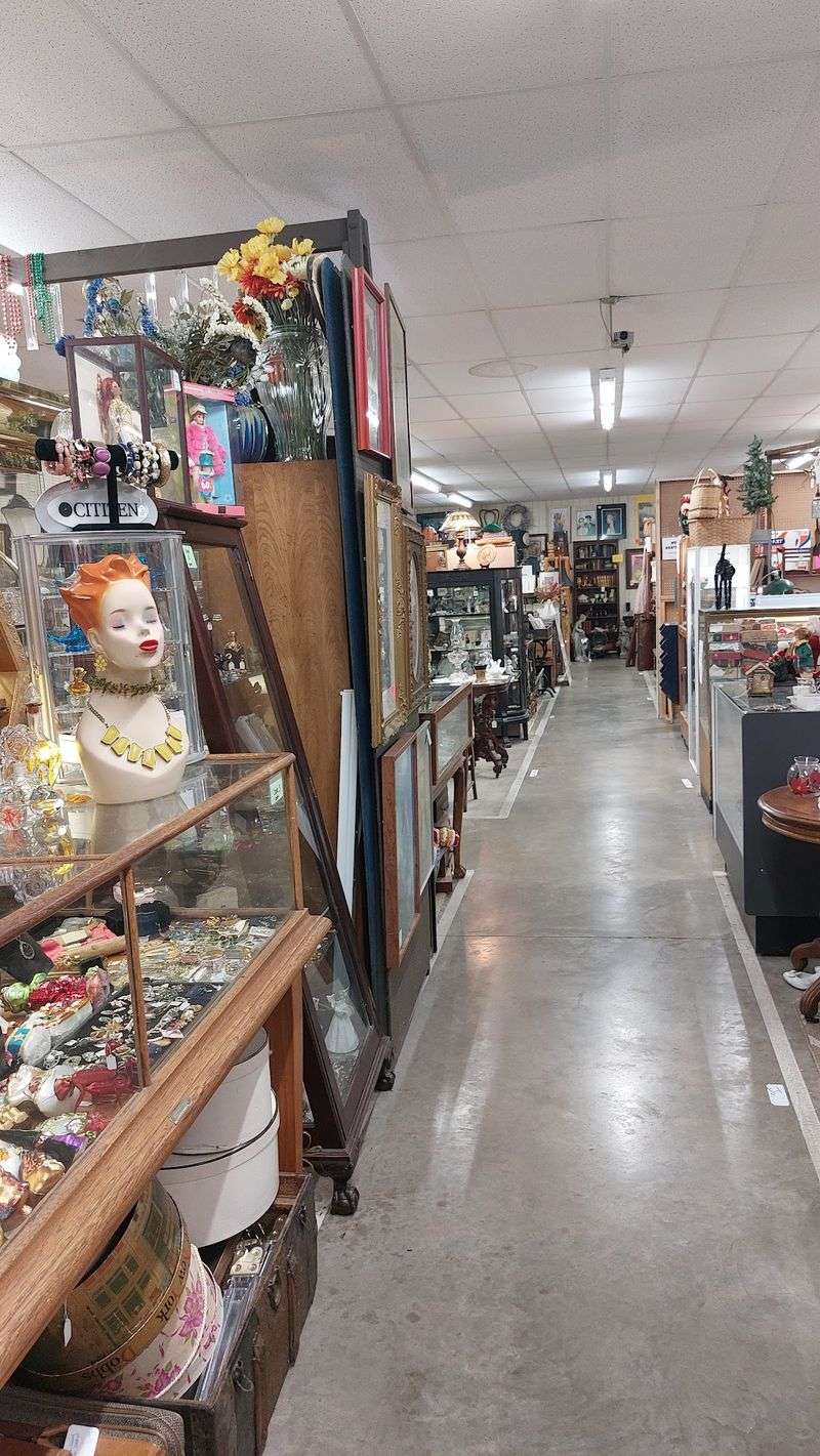 Crystal Hill Antique Mall, North Little Rock