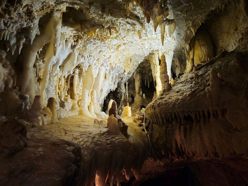 Crystal Lake Cave, Dubuque Crystal Lake Cave, Dubuque