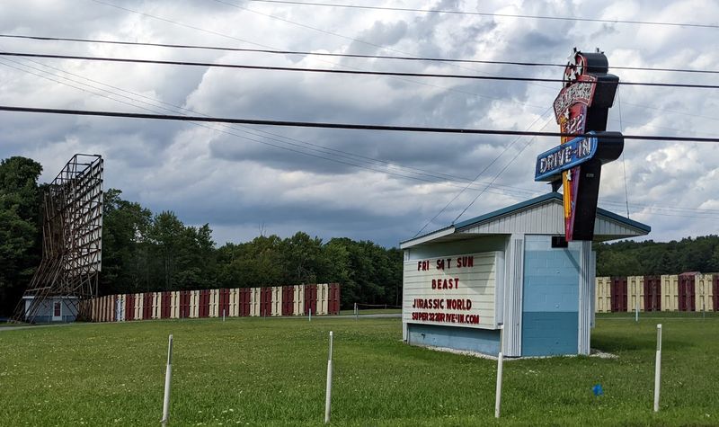 Super 322 Drive-In Theatre, Woodland