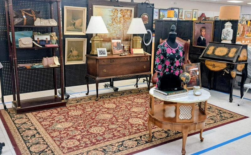 Curated Booths That Feel Like Tiny Galleries