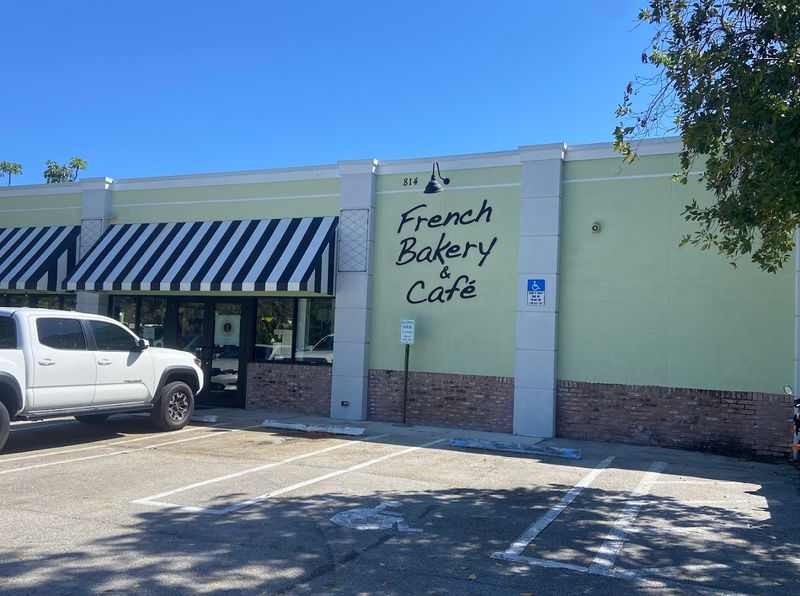 Convenient Location With Easy Parking On Both Sides