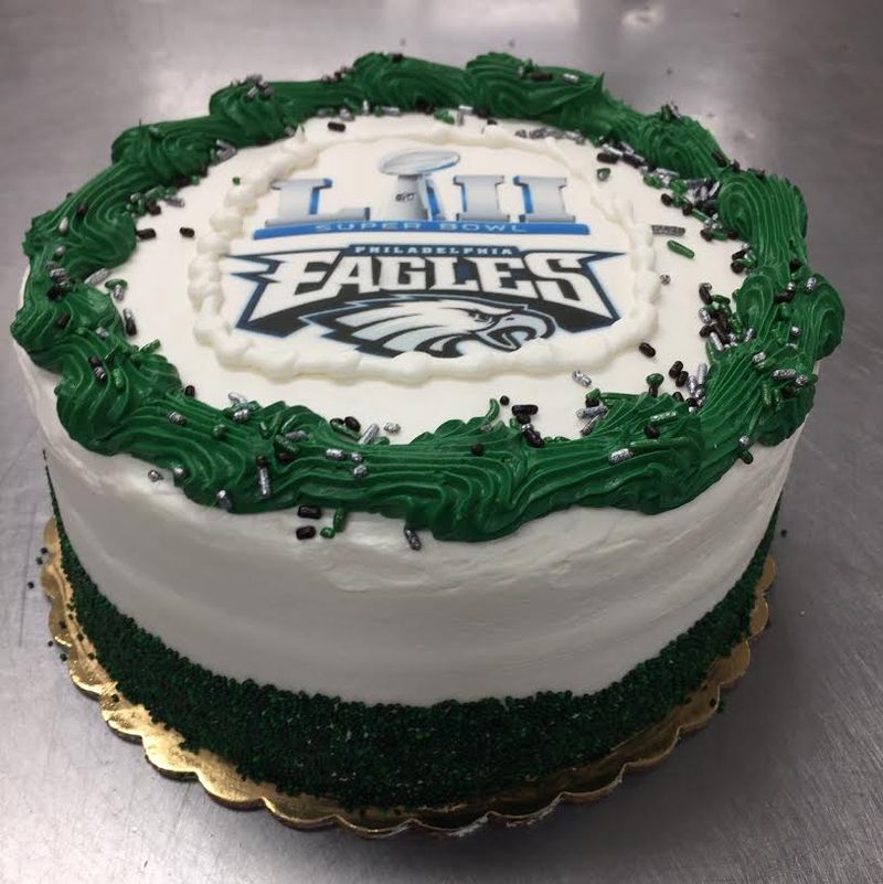 Custom Cakes And Holiday Stenciling That Show Real Craft