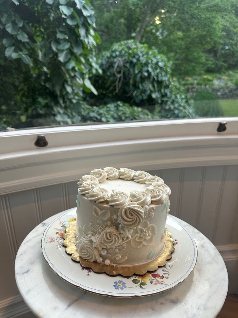 Custom Cakes And Wedding Desserts