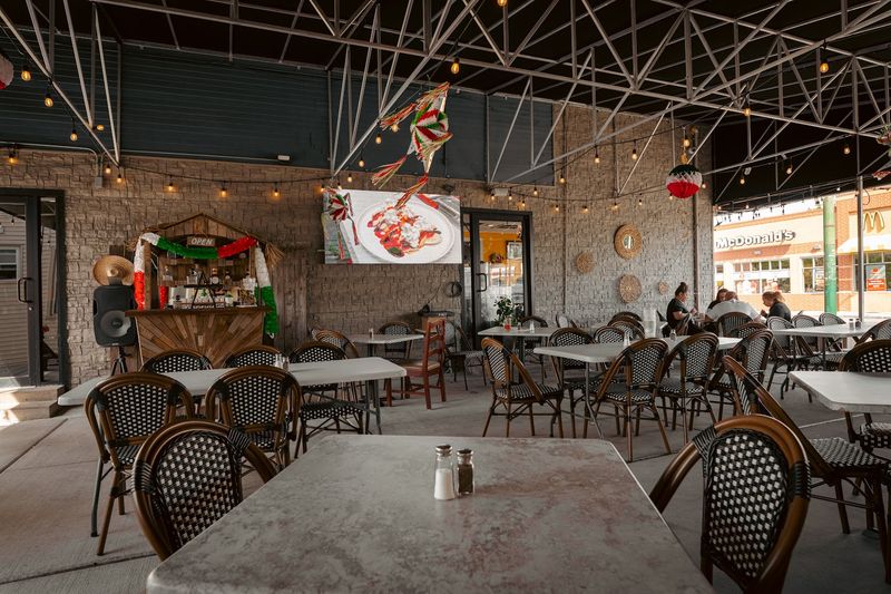 Tio Luis Tacos & Cafe - Chicago