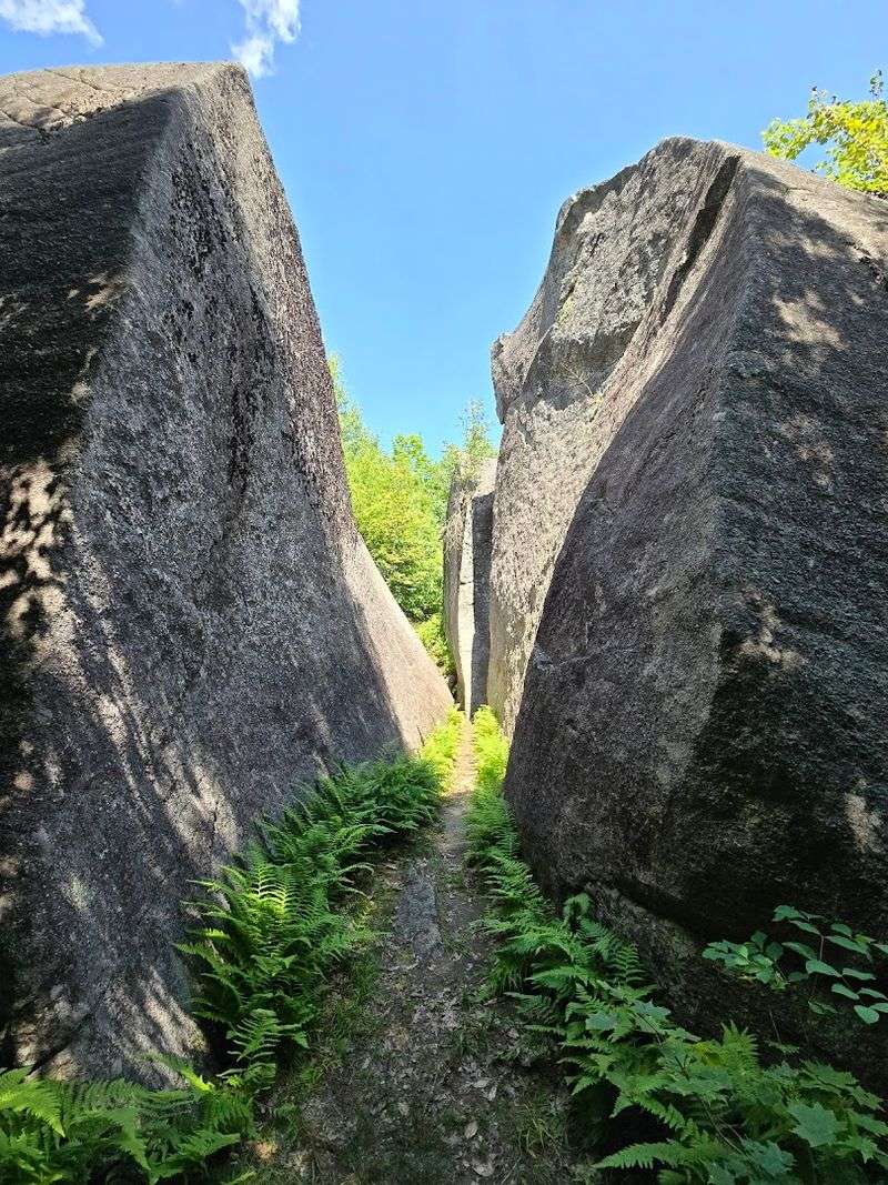 Daggett Rock, Phillips