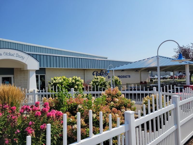 Outdoor Patio Seating for Warm Days