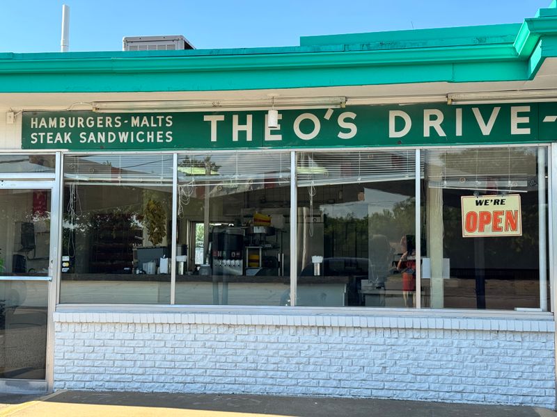 Theo's Drive-In — Grand Prairie / Irving Area