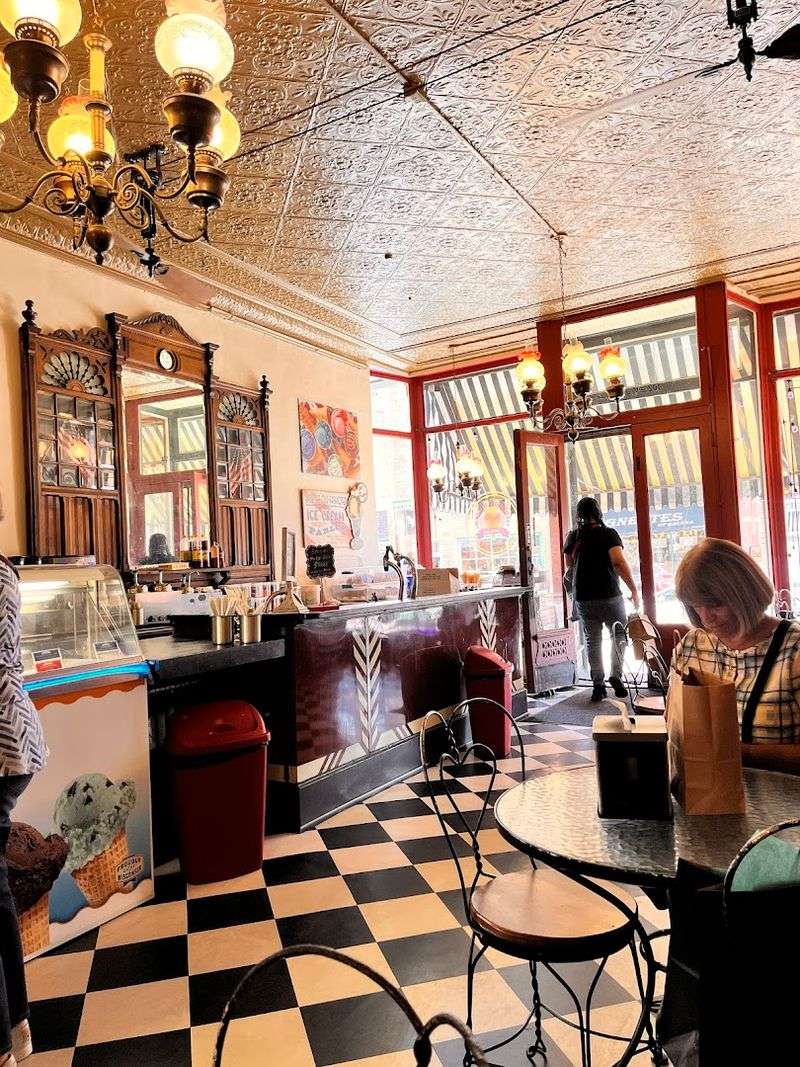 American Old-Fashioned Ice Cream Parlor, Galena
