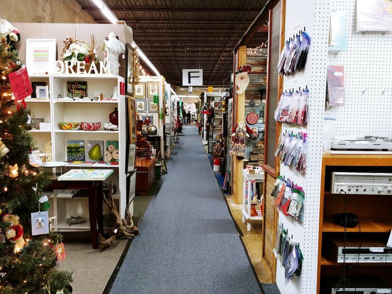 The Cotton Shed Vintage Market, Bryant