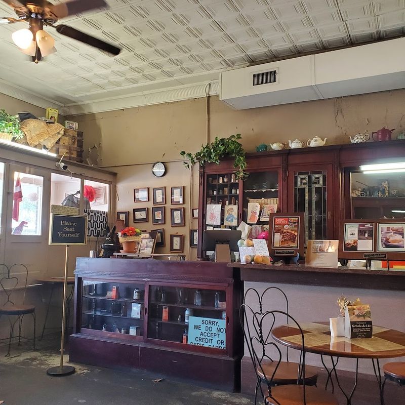 Charlotte's Eats & Sweets, Keo