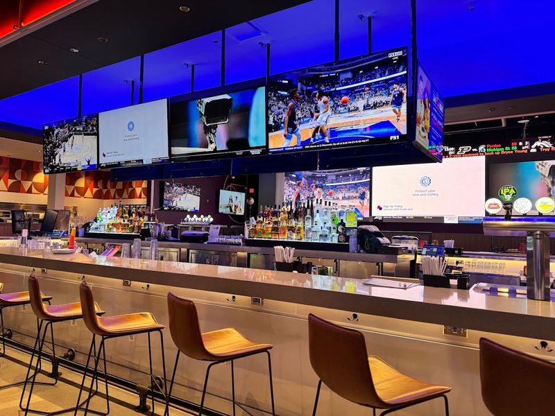 Dave and Buster's Illinois Locations