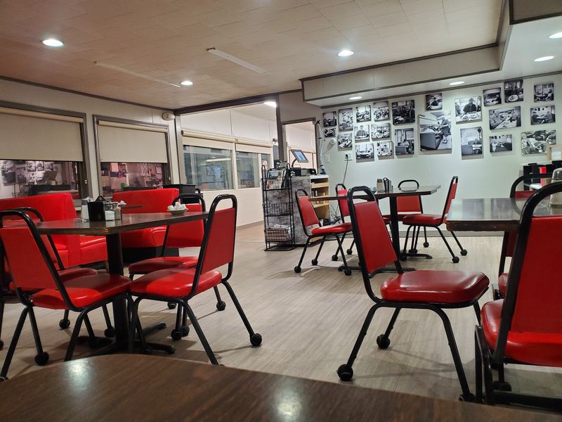 Dave's Diner, Gardiner