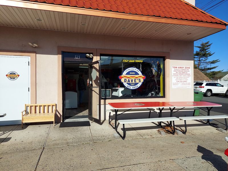 Dave's Hot Dogs