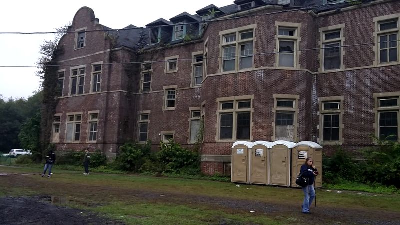 Daylight Tours Reveal Sixteen Buildings Of Stories