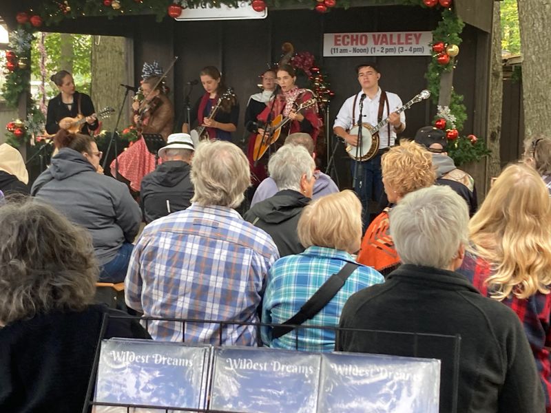 Old-Fashioned Christmas In The Woods, Columbiana