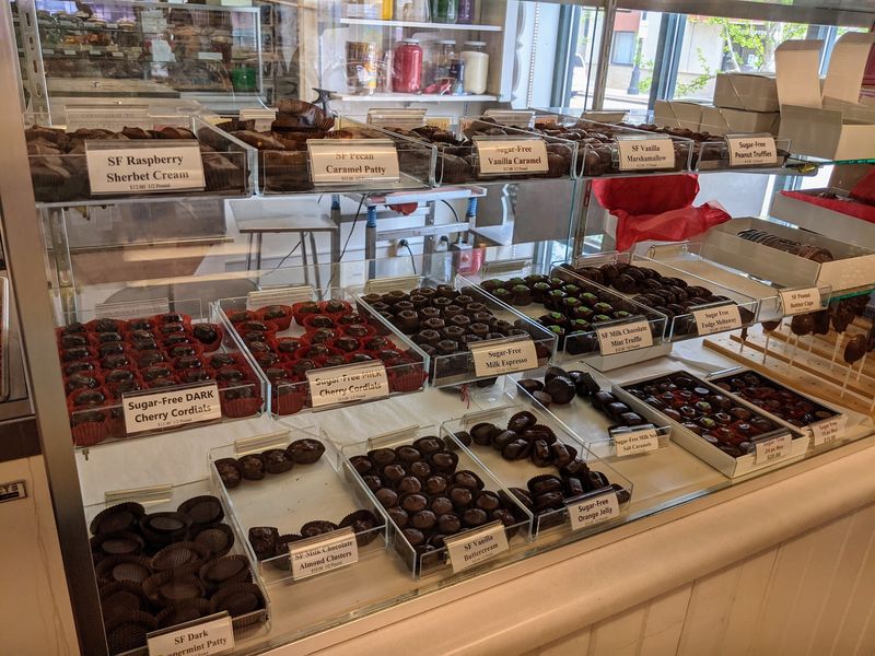 De Kalb Confectionary, DeKalb, IL