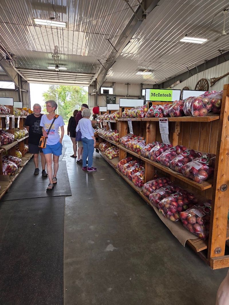 Strawberry Fields Farm Market, Mattawan