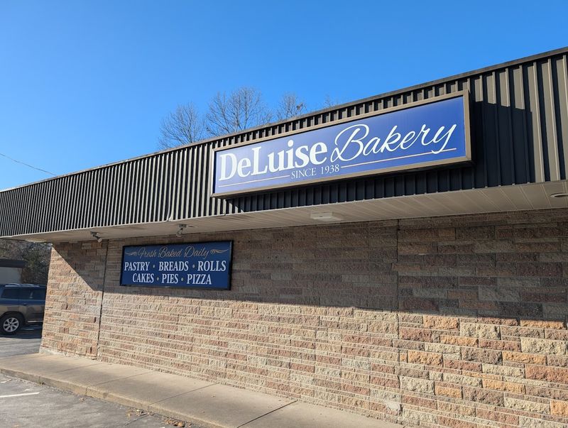 DeLuise Bakery