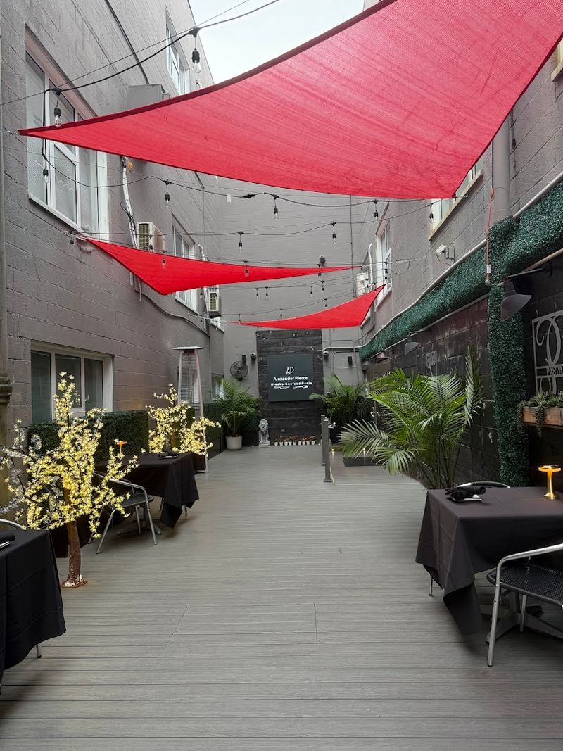 Alexander Pierce Restaurant, Akron