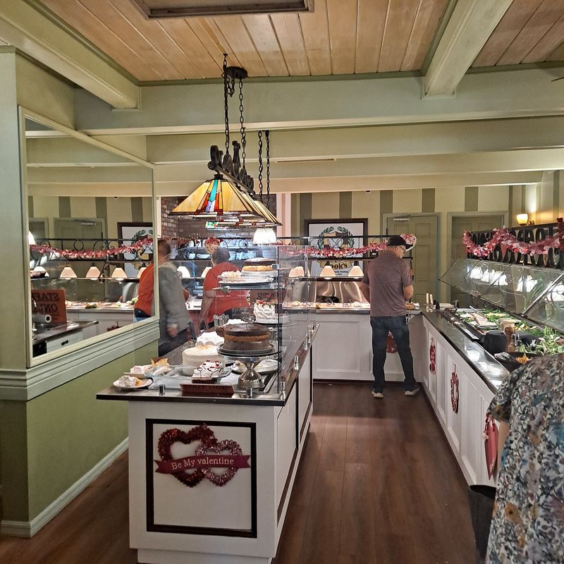 How It Works: Service Style And First-Timer Tips