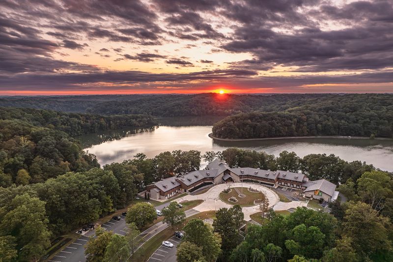 Burr Oak Lodge & Conference Center Cabins, Glouster, Ohio