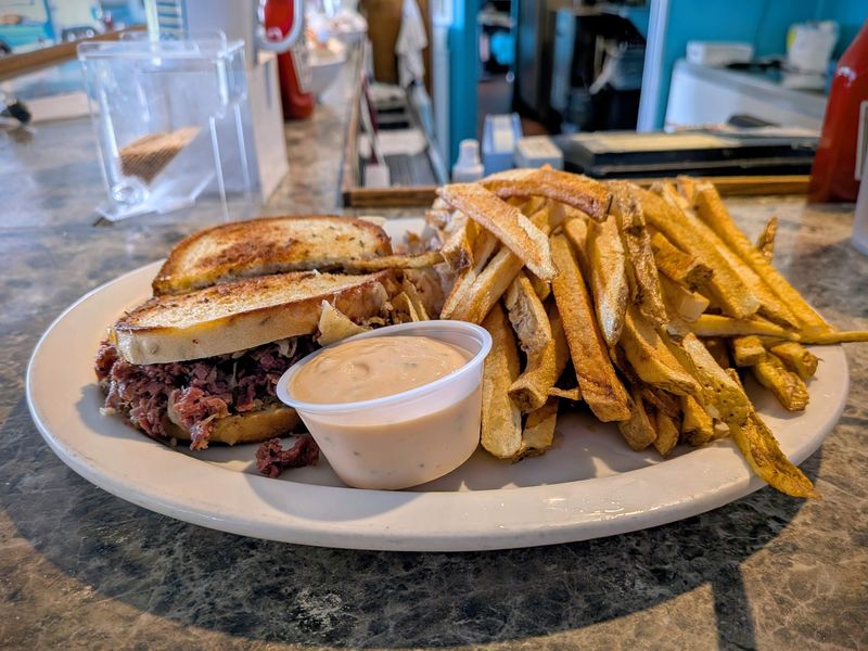 Dee’s 50’s Place Diner, Barberton Dee’s 50’s Place Diner, Barberton