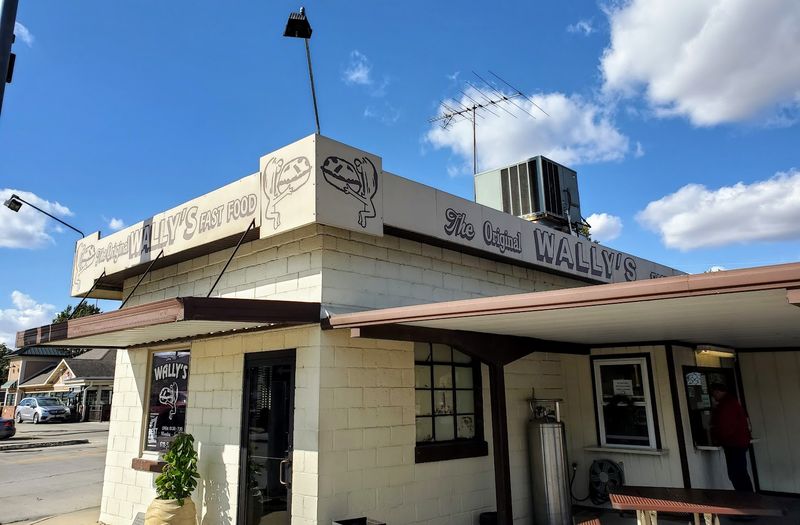 Wally's Drive-In - Breese
