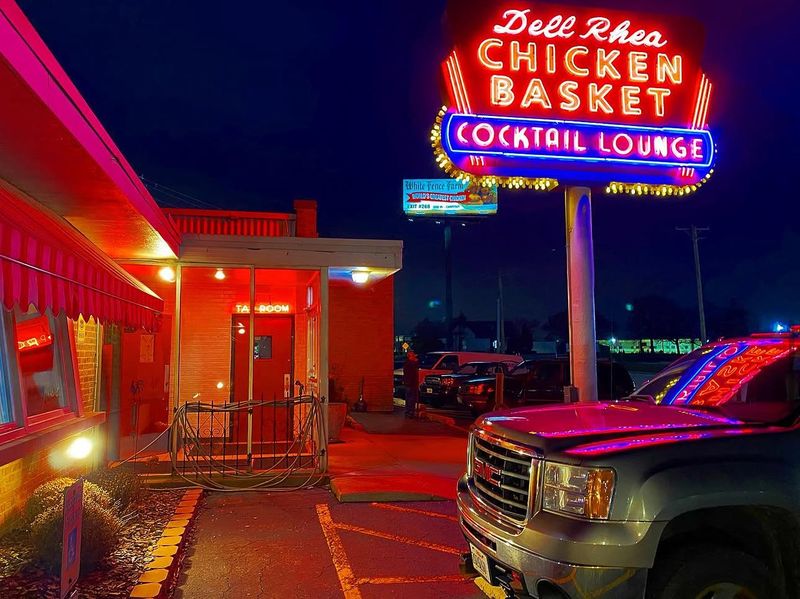 Dell Rhea's Chicken Basket, Willowbrook