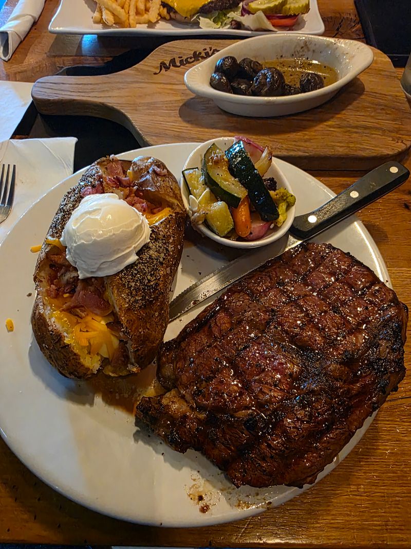 Micki's Farm to Table – Hopedale