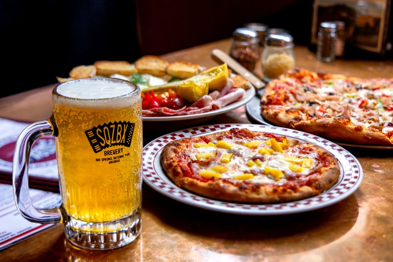 SQZBX Brewery & Pizza Joint: Where Music Meets Mozzarella