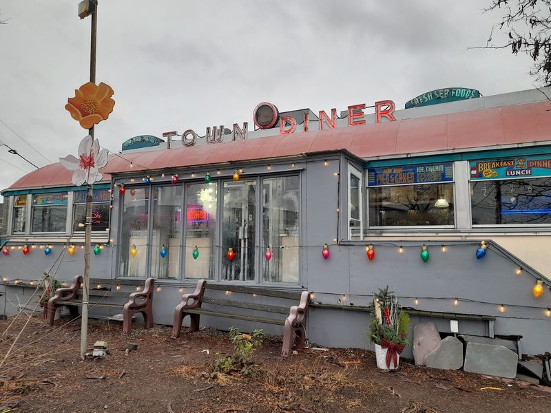 Deluxe Town Diner