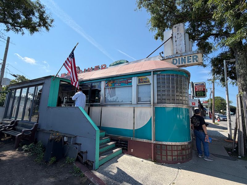 Deluxe Town Diner Deluxe Town Diner