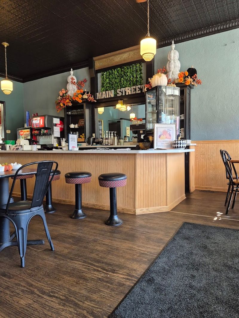 Adam's On Main, Berlin Heights