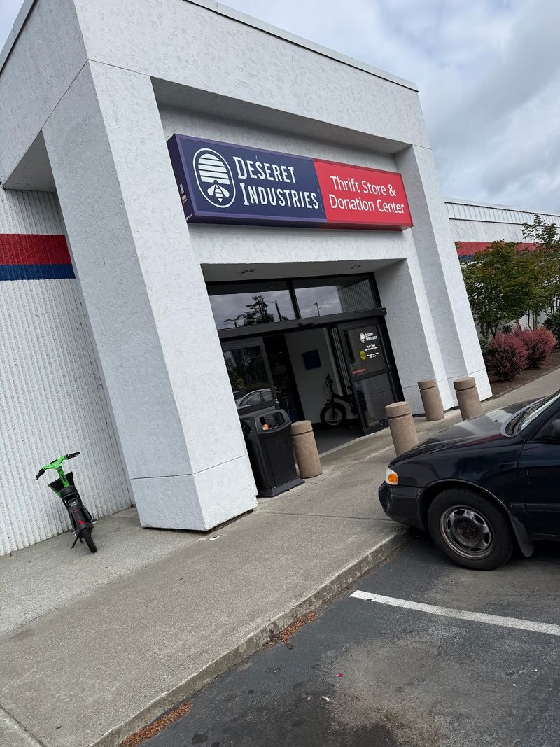 Deseret Industries Thrift Store, Shoreline, WA