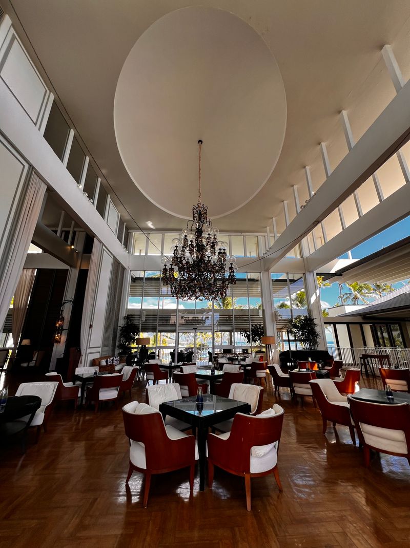 Atmosphere That Balances Leisure and Polish