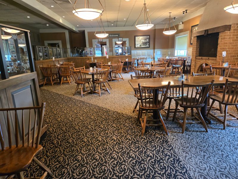 Cozy Country Atmosphere with Amish Touches