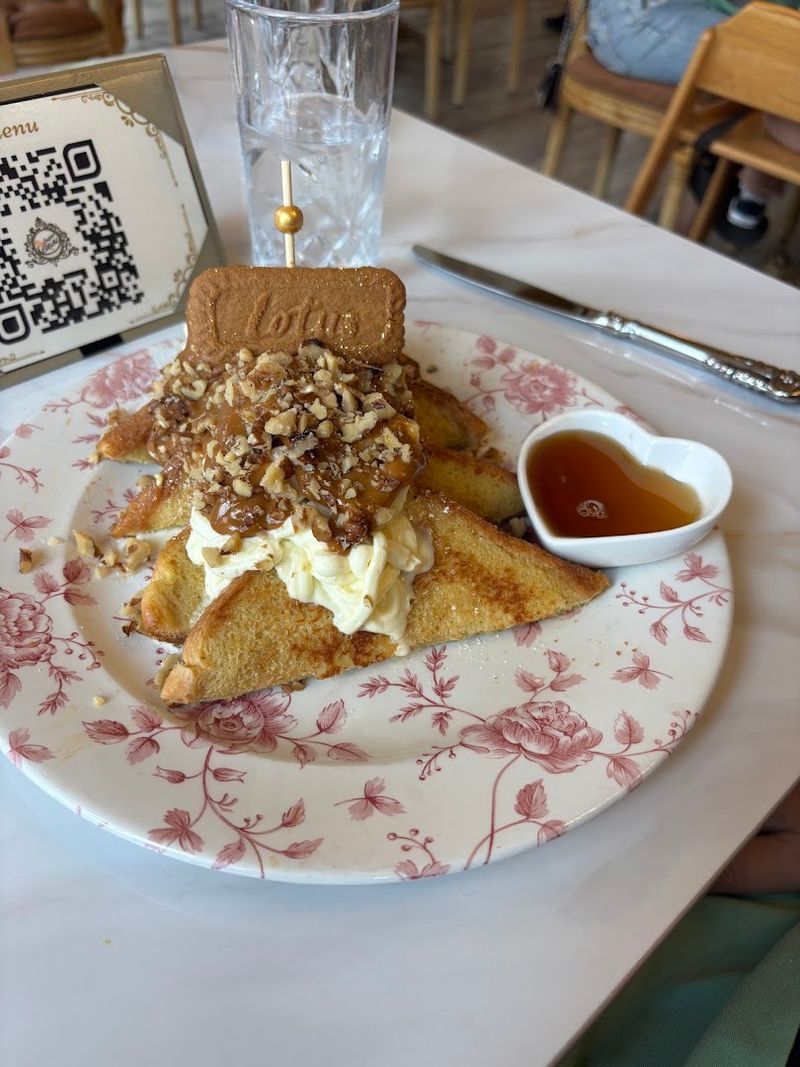 Dessert Sneaks Into Brunch